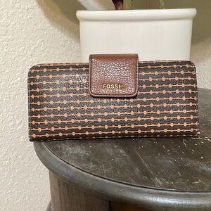 FOSSIL snap closure dot print wallet